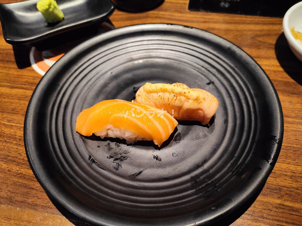 サーモン寿司と炙りサーモン寿司