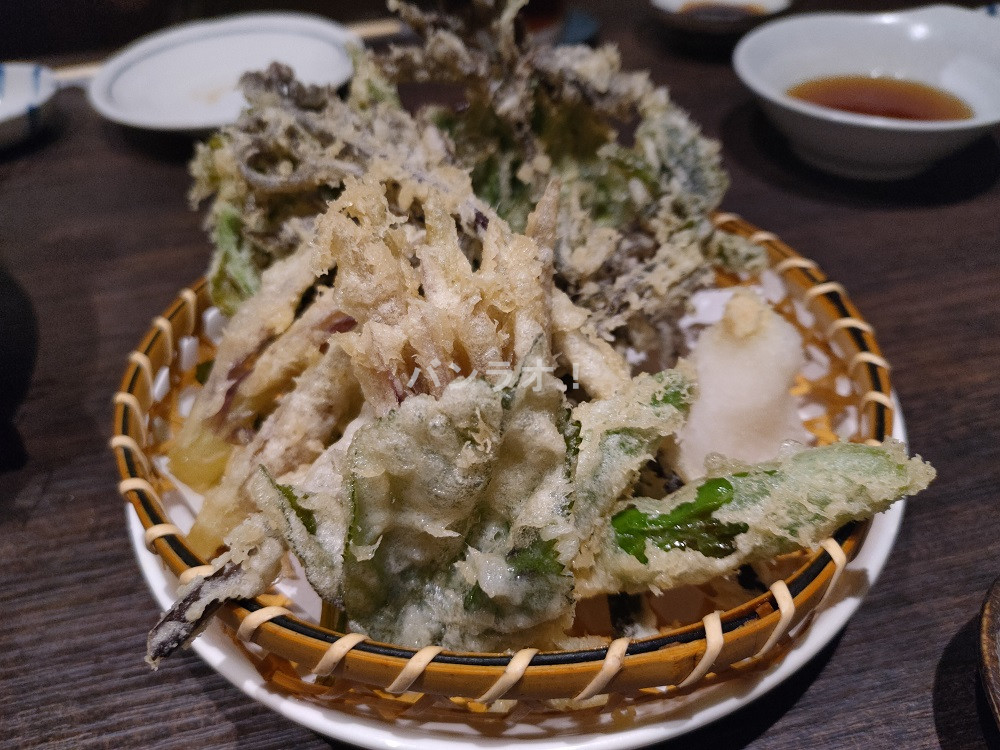 ちちぶ野菜の天ぷら : 390THB